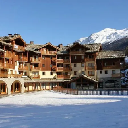6 Personnes Au Pied Des Pistes Avec Piscine A Val Cenis - Fr-1-508-256 *